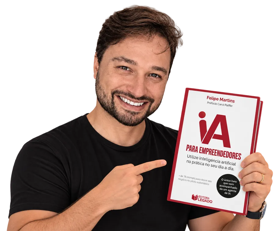 Felipe Martins segurando o livro IA para Empreendedores